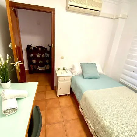 Δωμάτια σε οικογενειακή κατοικία Hevres Centro Habitacion *